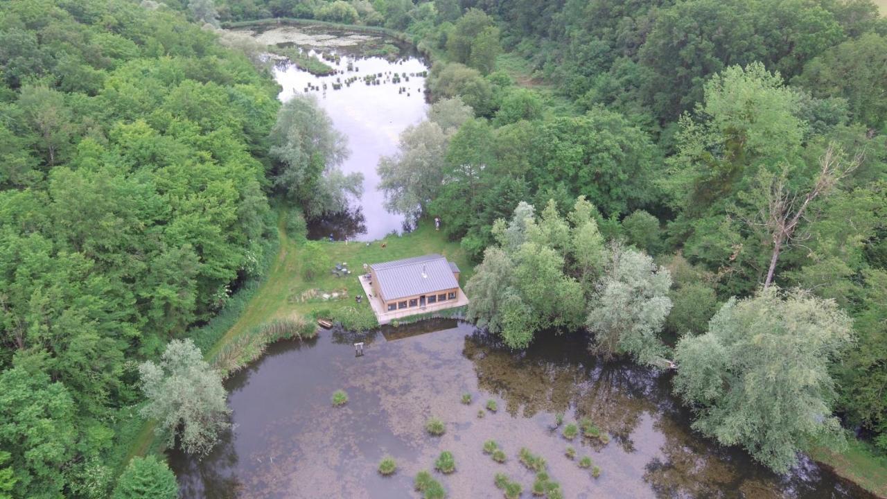 La Cabane Du Pont Du Douet Mazieres-de-Touraine Exterior foto