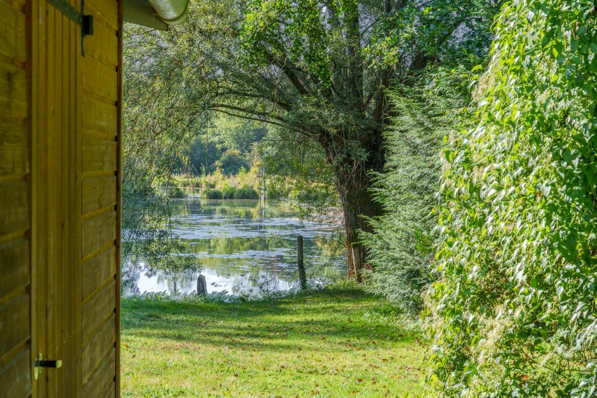 La Cabane Du Pont Du Douet Mazieres-de-Touraine Exterior foto